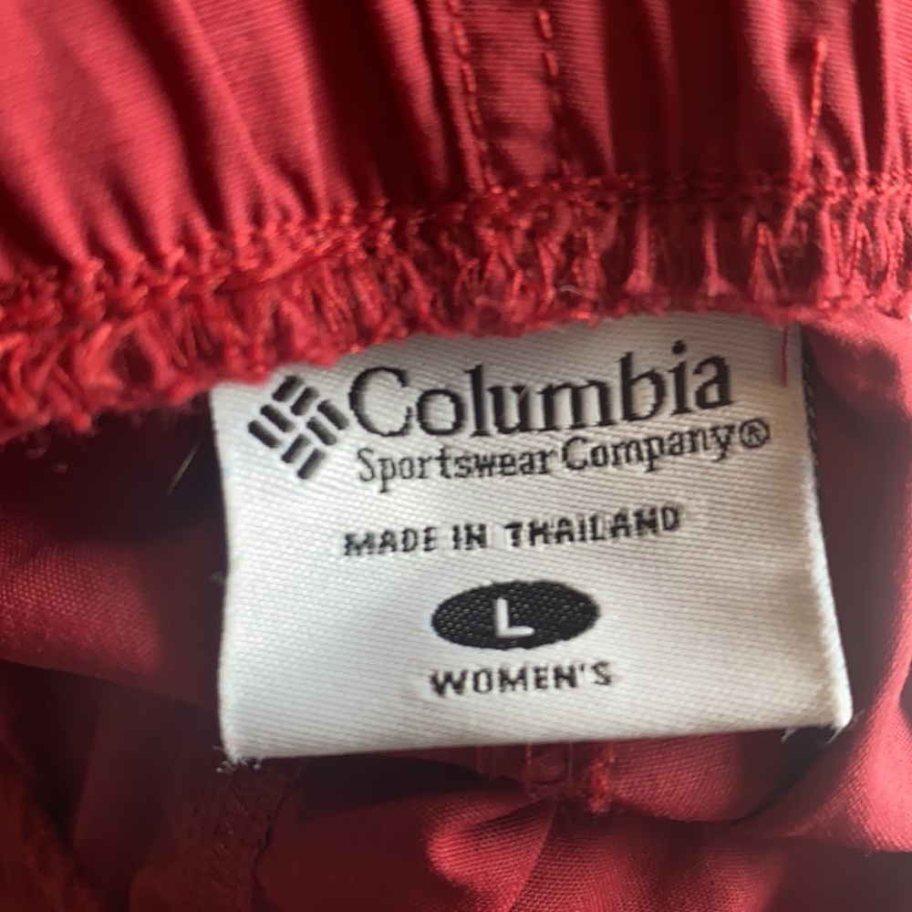 Columbia Women's Red Shorts - Picture 10 of 11